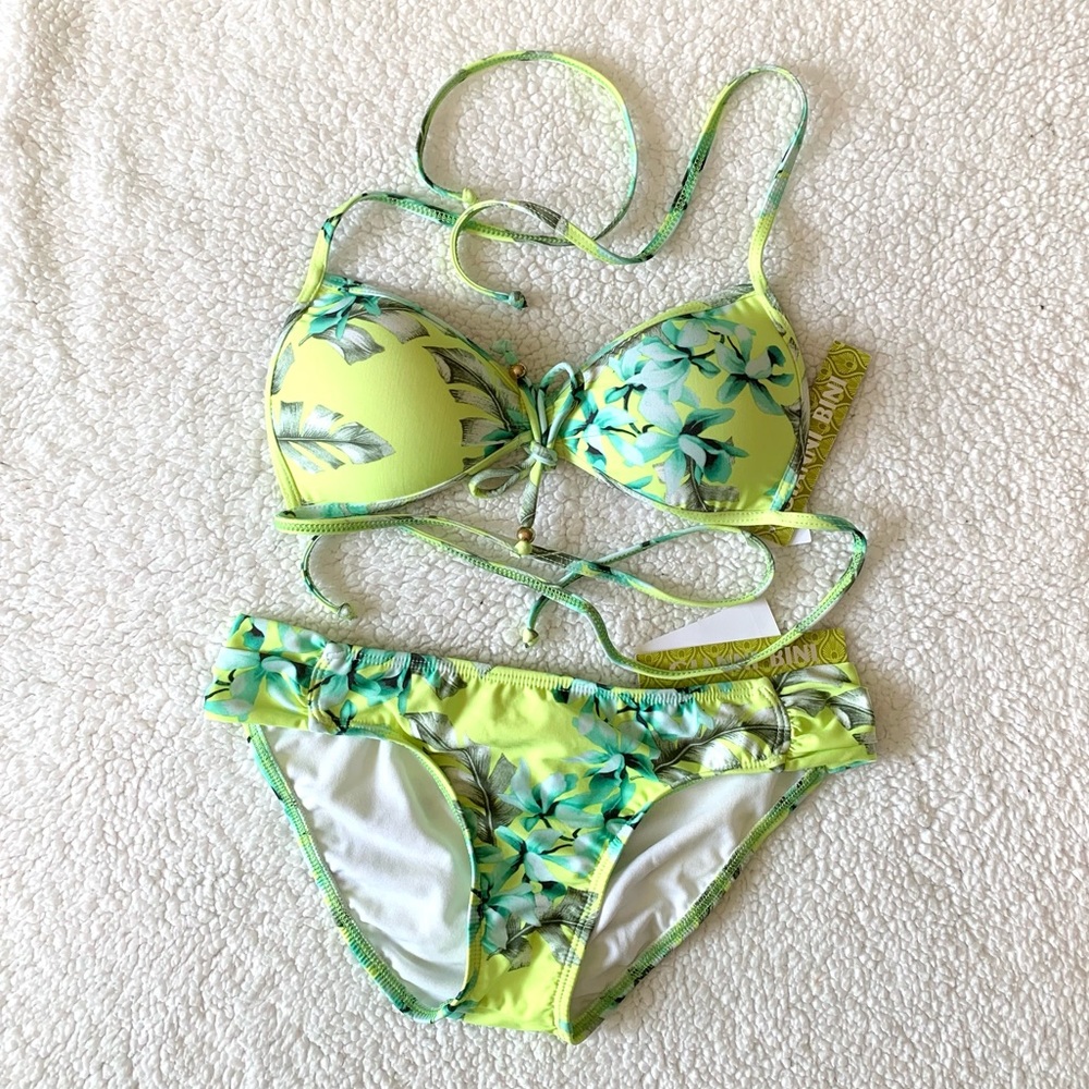 NWT Gianni Bini floral bikini